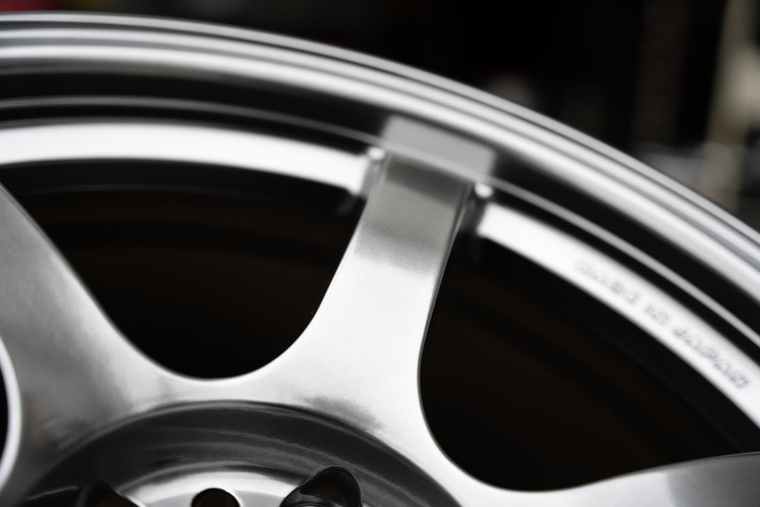 Gram Lights 57DR / 18x9.5 +38 / 5x114.3 / Grace Silver