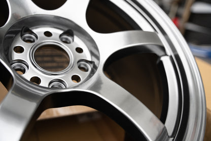 Gram Lights 57DR / 18x9.5 +38 / 5x114.3 / Grace Silver