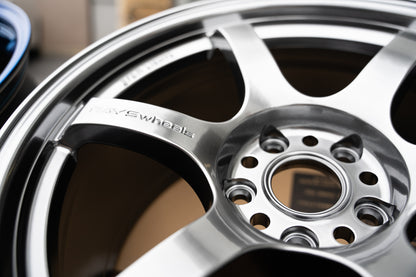 Gram Lights 57DR / 18x9.5 +38 / 5x114.3 / Grace Silver