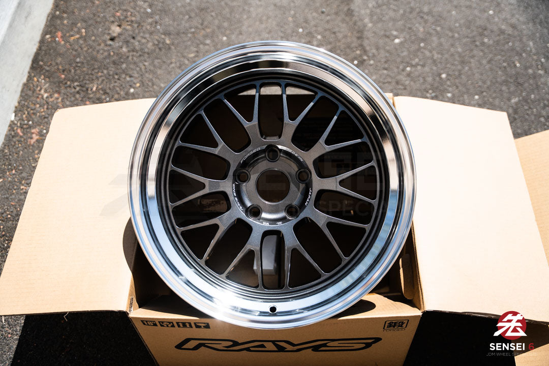 Volk 21A / 18x10.5 +22 / 5x120 / Dark Gunmetal Rim DC (VC)