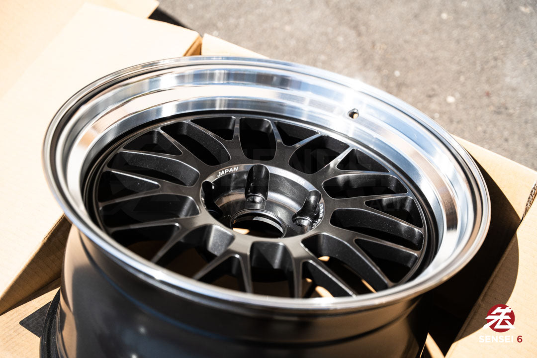 Volk 21A / 18x10.5 +22 / 5x120 / Dark Gunmetal Rim DC (VC)