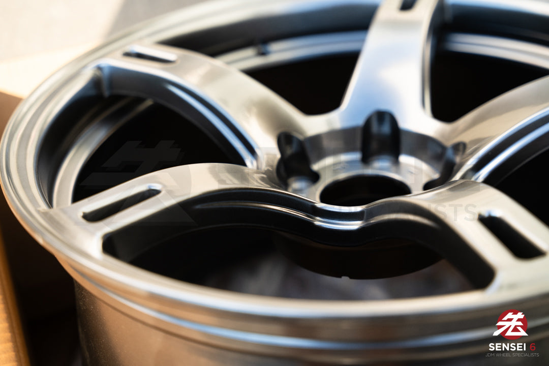 CST Zero-1 Hyper V2 / 18x9.5 +30 / 5x114.3 / Plata metalizada