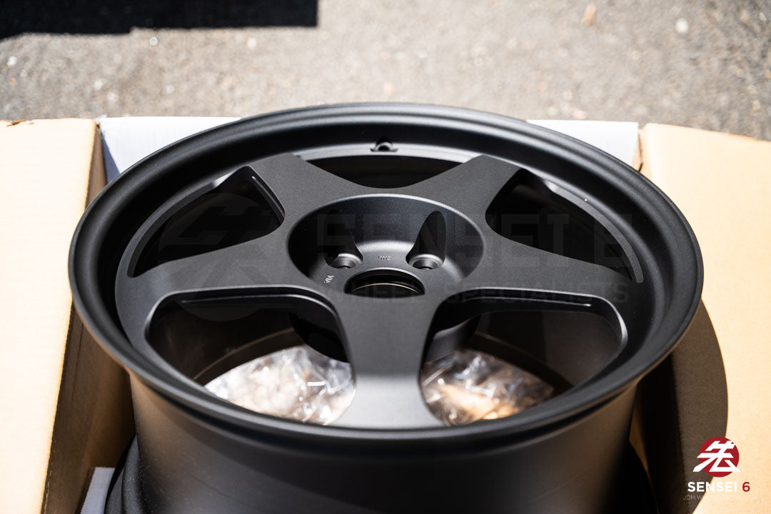Spoon SW388 / 17x9.5 +60 / 5x114.3 / Accessories Black