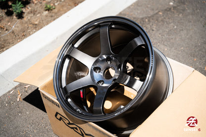 Volk TE37 Saga SL / 18x10.5 +20 / 5x120 / Pressed Graphite (PG)