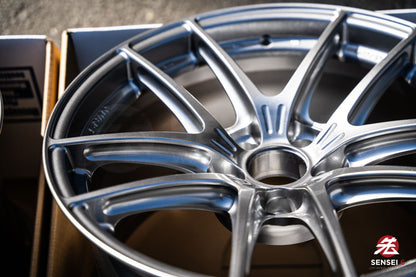 Enkei NVR5 / 18x10 +21 / 5x114.3 / Sonic Silver (SS)