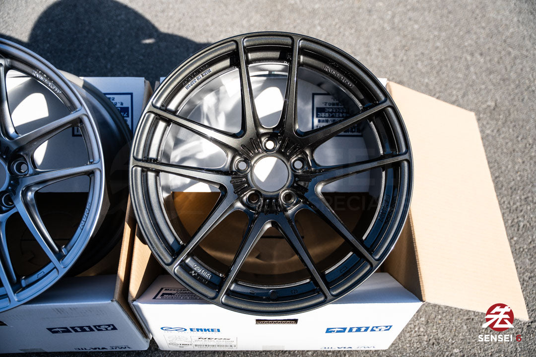 Enkei NVR5 / 18x10.5 +15 / 5x114.3 / Graphite Metallic (GM)