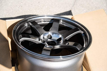 Volk TE37 サガ SL / 18x9.5 +20、18x10.5 +30 / 5x112 / プレスドグラファイト