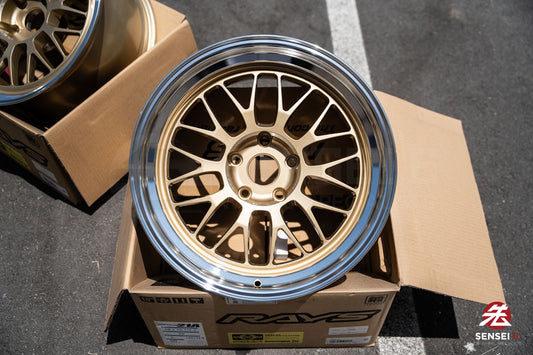 Volk 21A / 18x10.5 +22 / 5x120 / Llanta dorada DC (GO)