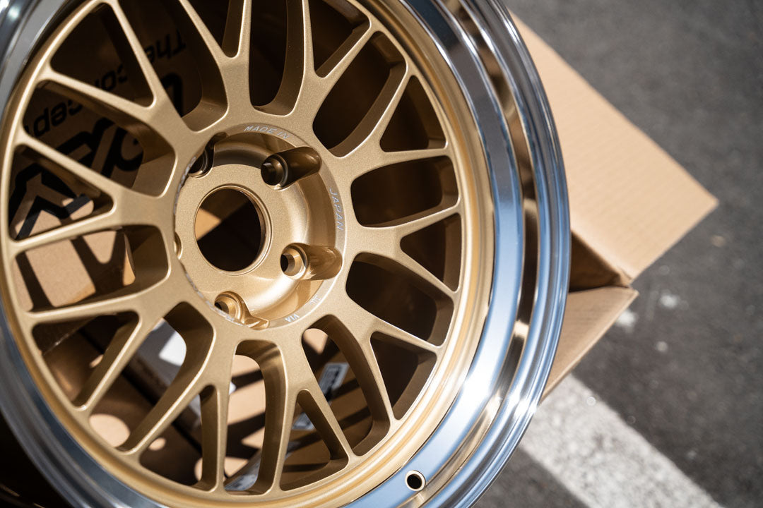 Volk 21A / 18x10.5 +22 / 5x120 / Llanta dorada DC (GO)