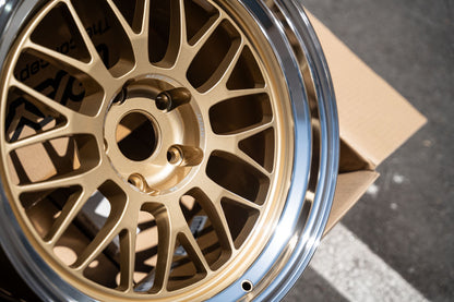 Volk 21A / 18x10.5 +22 / 5x120 / Llanta dorada DC (GO)