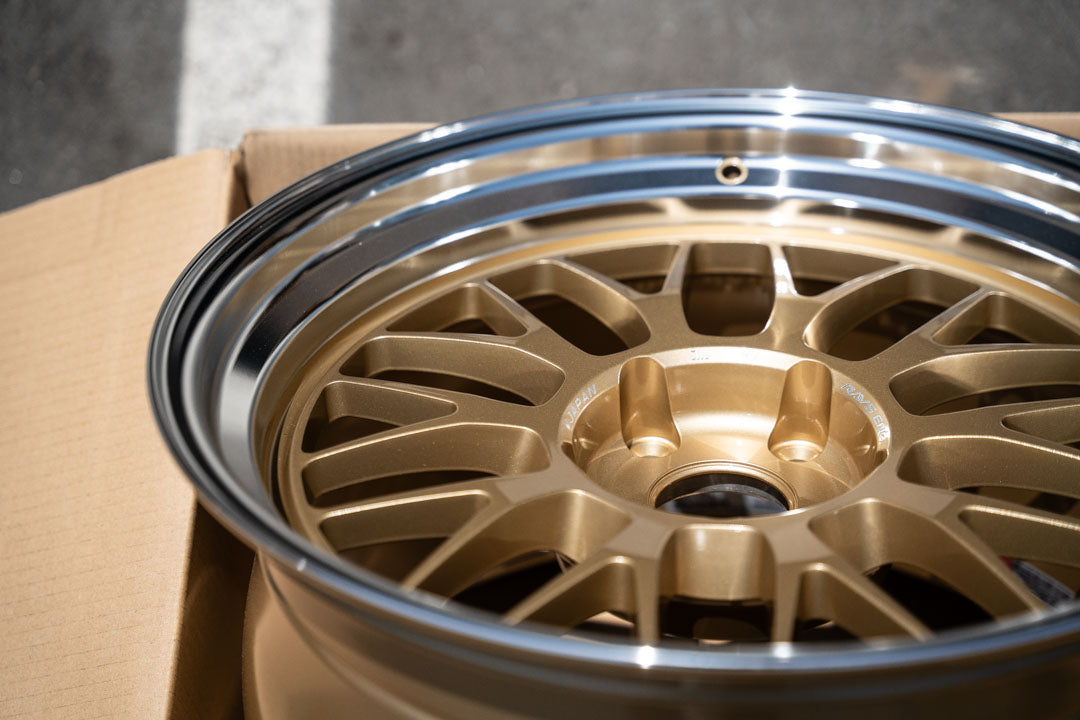 Volk 21A / 18x10.5 +22 / 5x120 / Llanta dorada DC (GO)