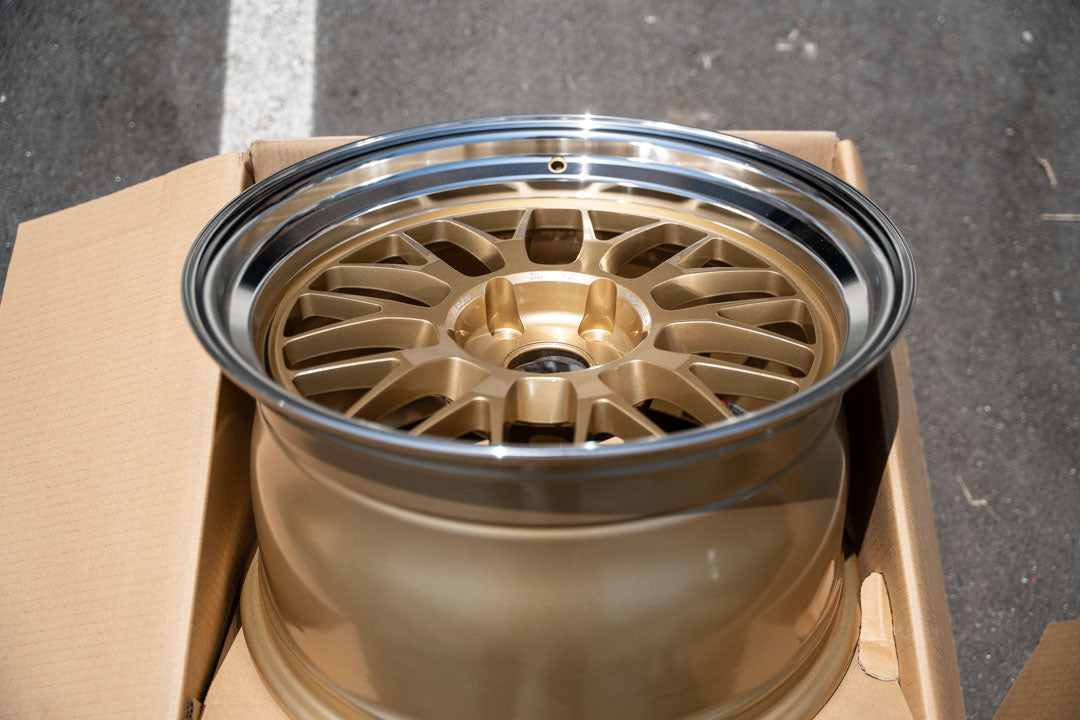 Volk 21A / 18x10.5 +22 / 5x120 / Llanta dorada DC (GO)