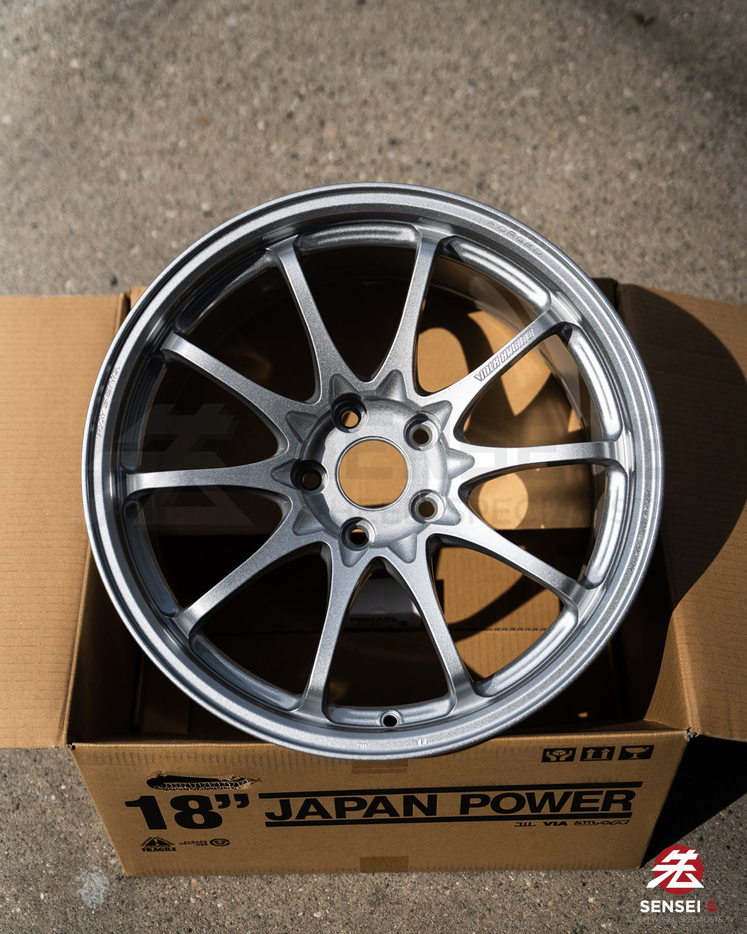 Volk CE28N-Plus / 18x9.5 +22 / 5x114.3 / Diamond Silver (DS