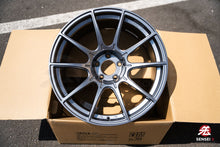Cargar imagen en el visor de la galería, SSR GTX01 / 19x10.5 +22 / 5x114.3 / Plata oscuro
