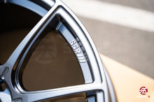 Cargar imagen en el visor de la galería, SSR GTX01 / 19x10.5 +22 / 5x114.3 / Plata oscuro
