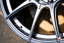 Cargar imagen en el visor de la galería, SSR GTX01 / 19x10.5 +22 / 5x114.3 / Plata oscuro
