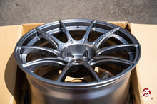 Cargar imagen en el visor de la galería, SSR GTX01 / 19x10.5 +22 / 5x114.3 / Plata oscuro
