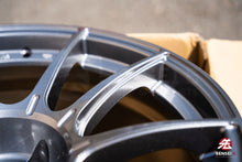 Cargar imagen en el visor de la galería, SSR GTX01 / 19x10.5 +22 / 5x114.3 / Plata oscuro
