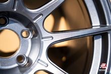 Cargar imagen en el visor de la galería, SSR GTX01 / 19x10.5 +22 / 5x114.3 / Plata oscuro
