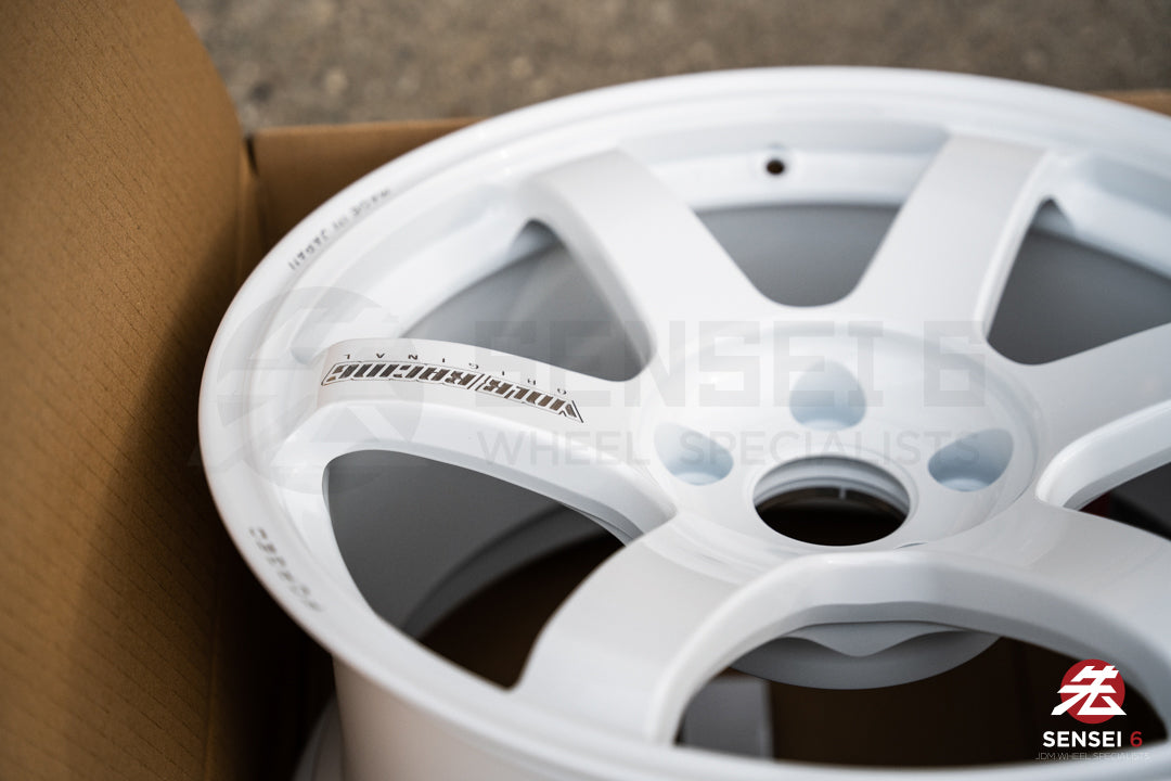 Volk TE37 Saga S-Plus / 17x9 +22 / 5x114.3 / Blanco Dash 