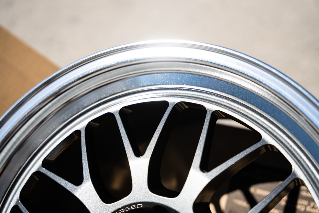 Volk 21A / 18x9.5 +30 / 5x114.3 / ダークガンメタルリム DC 