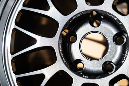 Volk 21A / 18x9.5 +30 / 5x114.3 / ダークガンメタルリム DC 