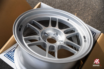 Enkei RPF1RS / 17x9 +12 / 5x114.3 / F1 Silver (S)
