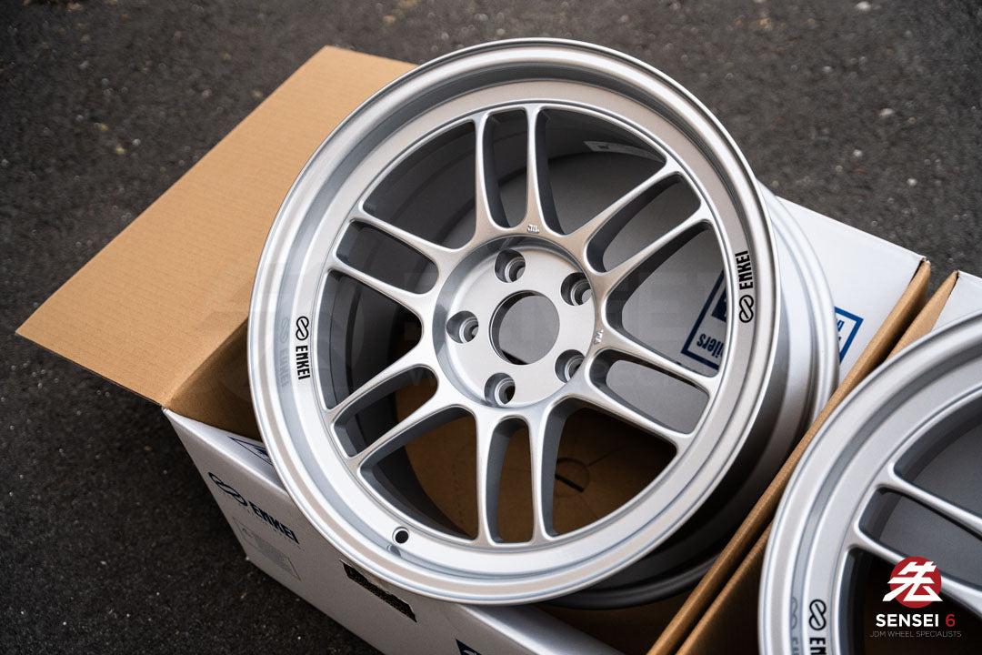 Enkei RPF1 / 17x9 +22 / 5x114.3 / F1 Silver (S)
