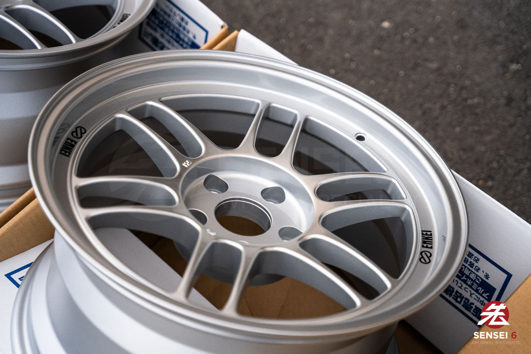 Enkei RPF1 / 17x9 +22 / 5x114.3 / F1 Silver (S)