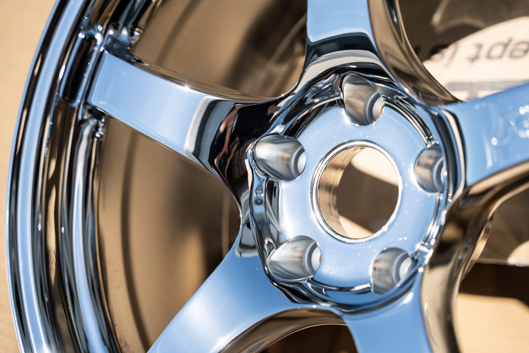 Luces Gram 57CR / 18x9.5 +22 / 5x114.3 / Cromadas 