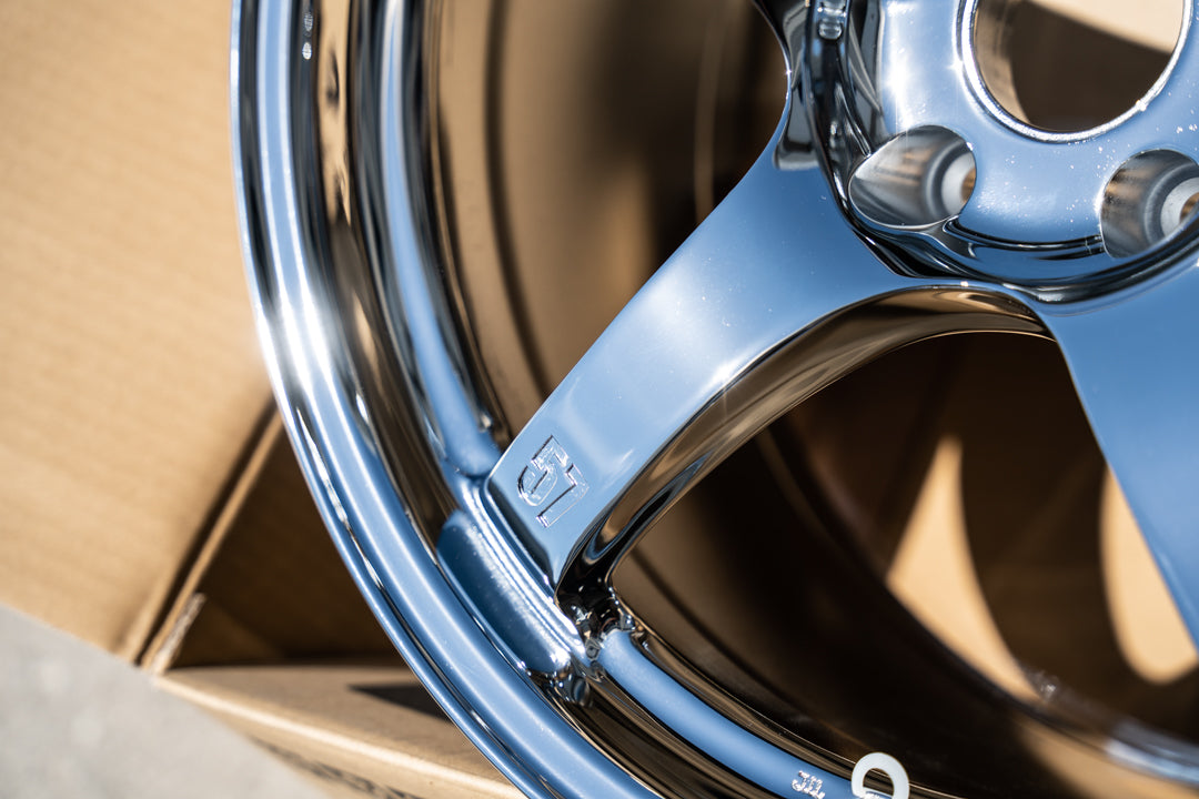 Luces Gram 57CR / 18x9.5 +22 / 5x114.3 / Cromadas 