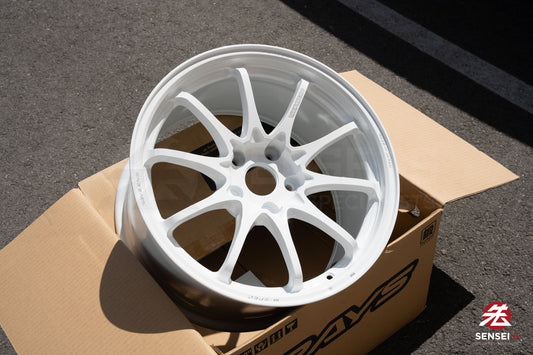 Volk CE28N-Plus M-Spec / 18x10 +40 / 5x120 / Dash White (DW)