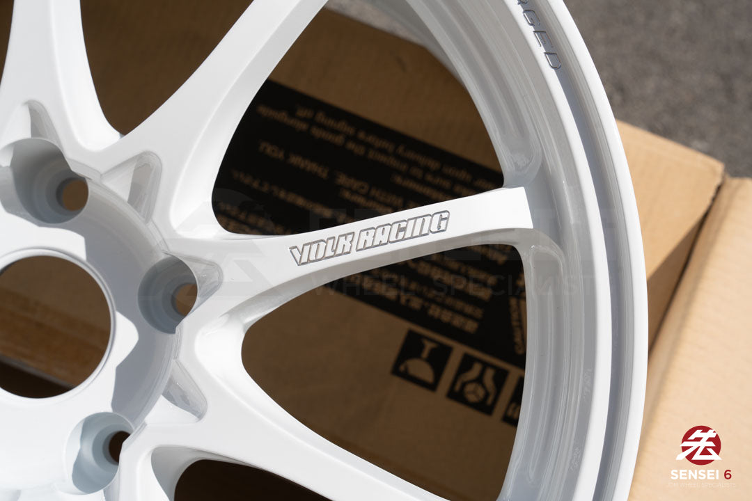 Volk CE28N-Plus M-Spec / 18x10 +40 / 5x120 / Dash White (DW)