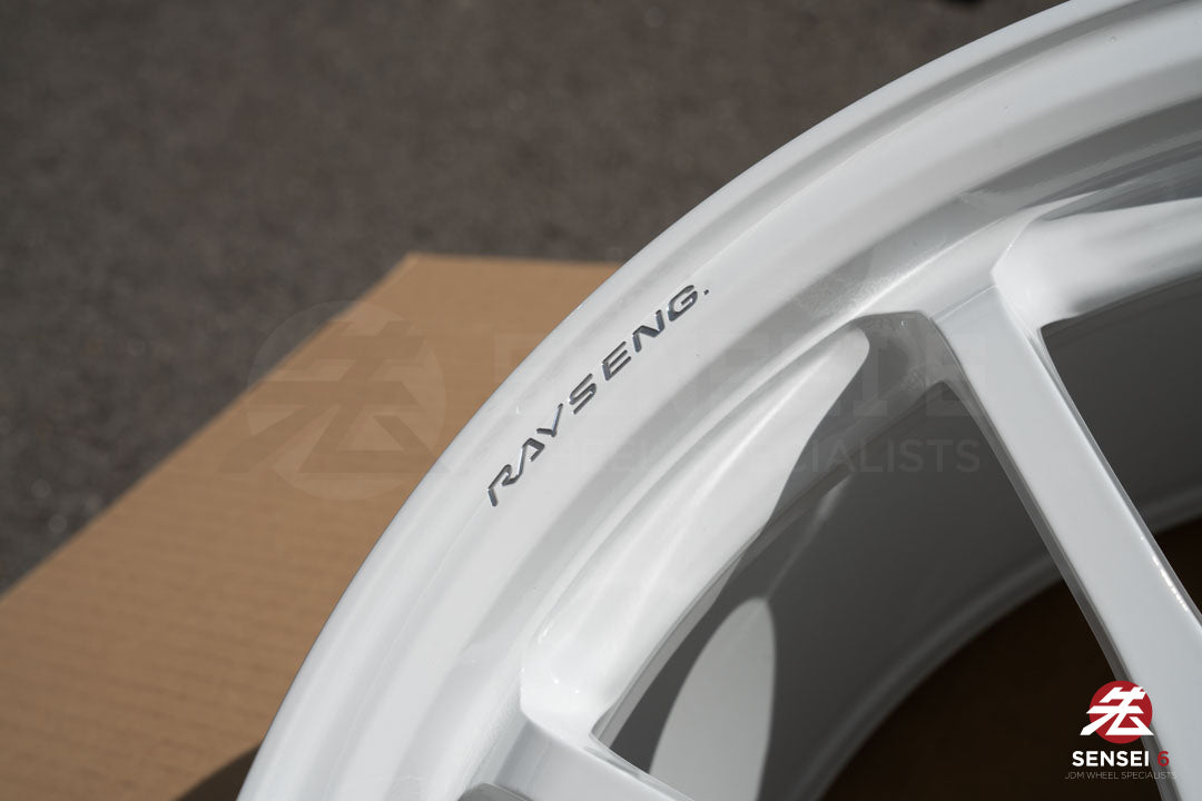 Volk CE28N-Plus M-Spec / 18x10 +40 / 5x120 / Dash White (DW)