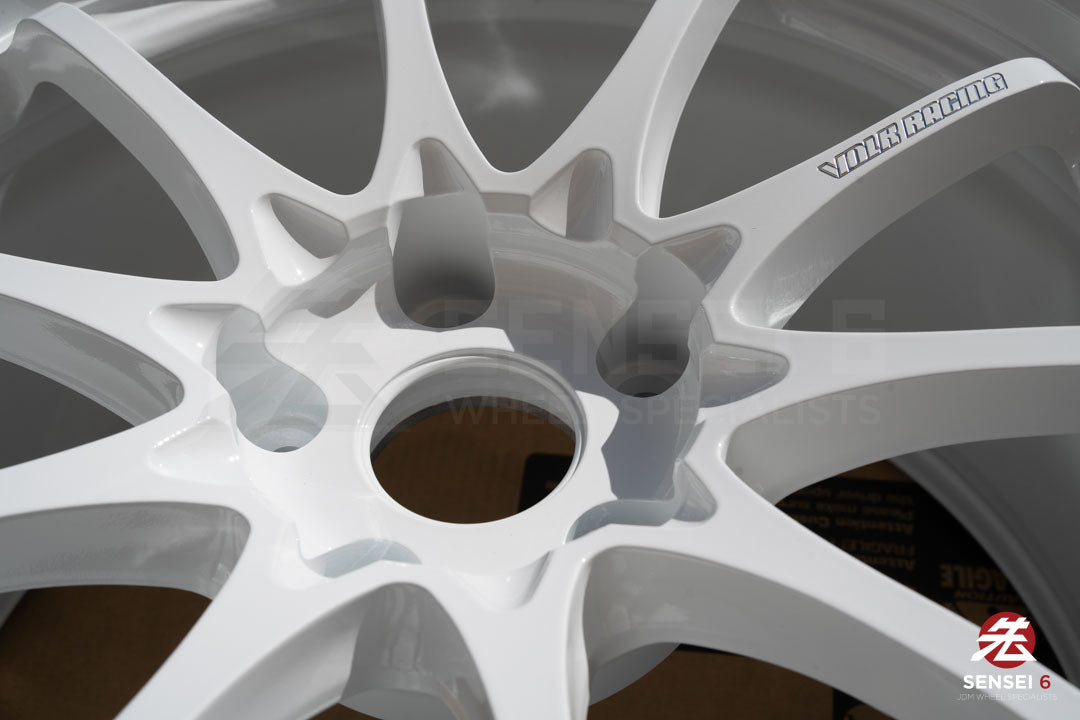 Volk CE28N-Plus M-Spec / 18x10 +40 / 5x120 / Dash White (DW)
