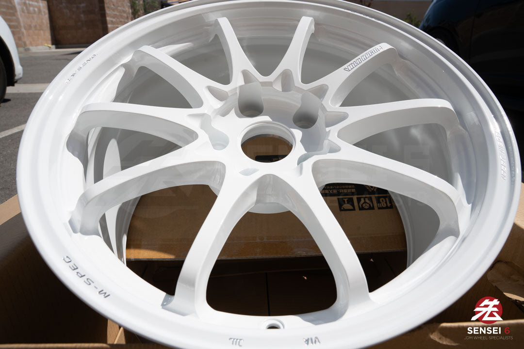 Volk CE28N-Plus M-Spec / 18x10 +40 / 5x120 / Dash White (DW)