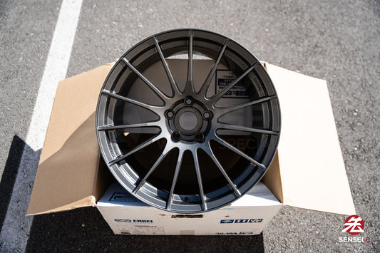 Enkei RS05RR / 18x10.5 +22 / 5x114.3 / Graphite Metallic (GM)