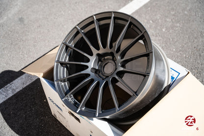 Enkei RS05RR / 18x10.5 +22 / 5x114.3 / Graphite Metallic (GM)