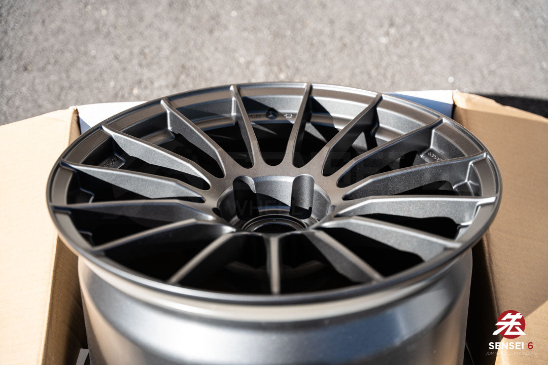 Enkei RS05RR / 18x10.5 +22 / 5x114.3 / Graphite Metallic (GM)