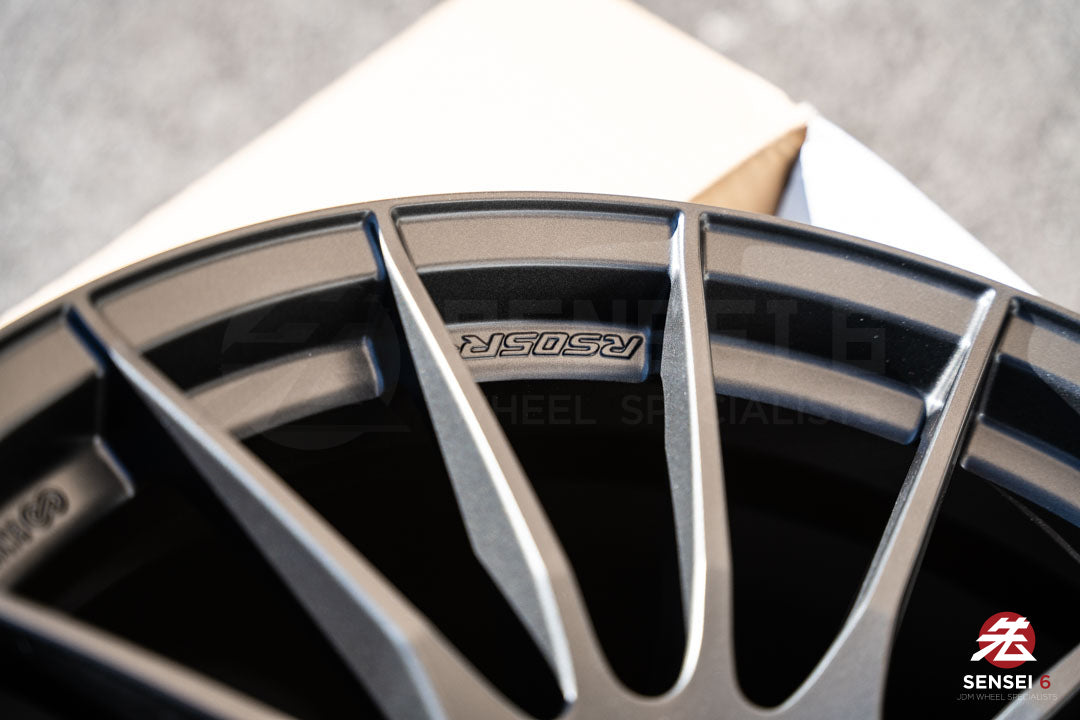 Enkei RS05RR / 18x10.5 +22 / 5x114.3 / Graphite Metallic (GM)