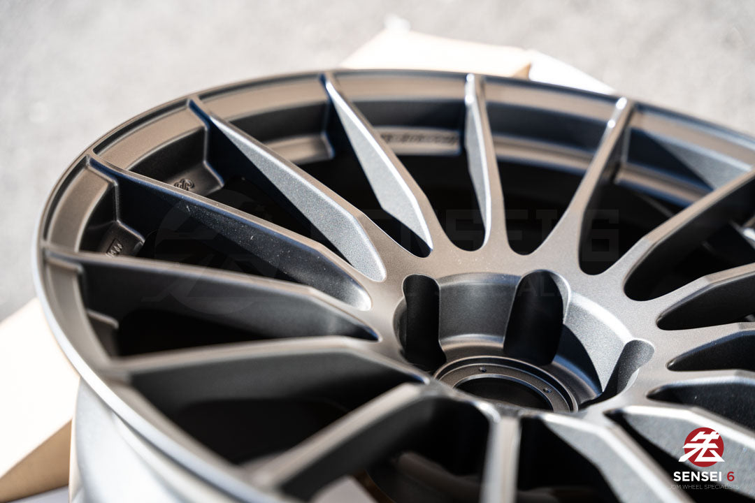 Enkei RS05RR / 18x10.5 +22 / 5x114.3 / Graphite Metallic (GM)