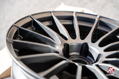 Enkei RS05RR / 18x10.5 +22 / 5x114.3 / Graphite Metallic (GM)