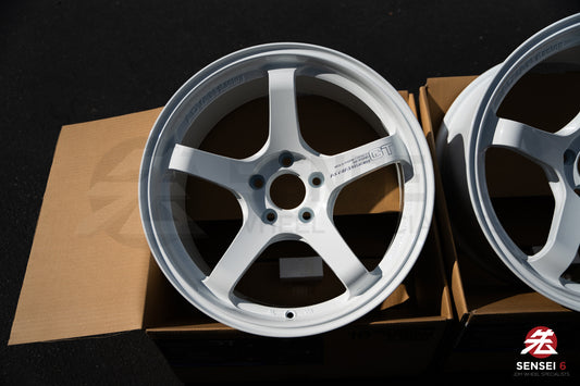 Advan GT Beyond / 18x9.5 +25, 18x10.5 +32 / 5x112 / Blanco Racing