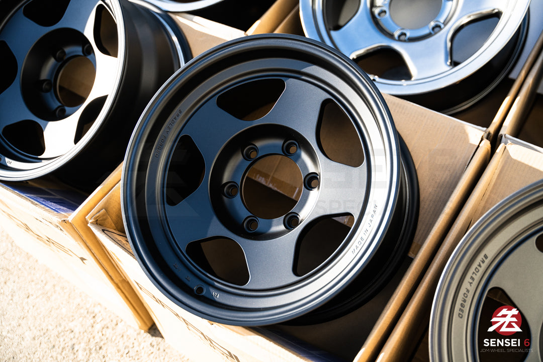Bradley Forged Takumi / 16x8 +0 / 6x139.7 / Negro mate 