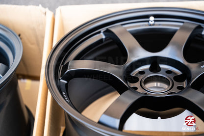 Gram Lights 57DR / 18x9.5 +22 / 5x114.3 / Semi Gloss Black (SB)