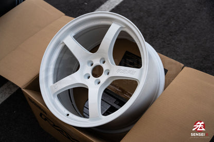 Gram Lights 57CR / 18x9.5 +38 / 5x100 / Ceramic Pearl White (CPP)