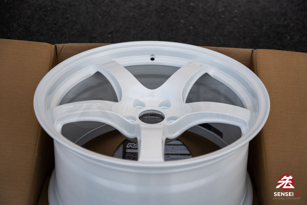 Gram Lights 57CR / 18x9.5 +38 / 5x100 / Ceramic Pearl White (CPP)