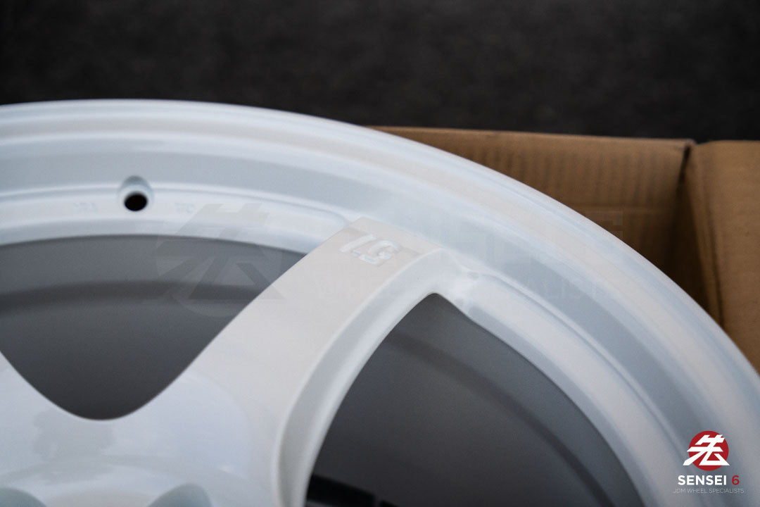 Gram Lights 57CR / 18x9.5 +38 / 5x100 / Ceramic Pearl White (CPP)