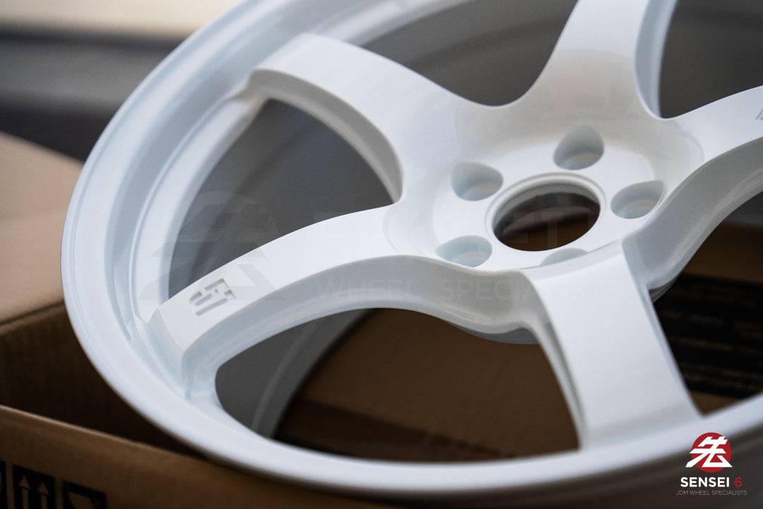 Gram Lights 57CR / 18x9.5 +38 / 5x100 / Ceramic Pearl White (CPP)