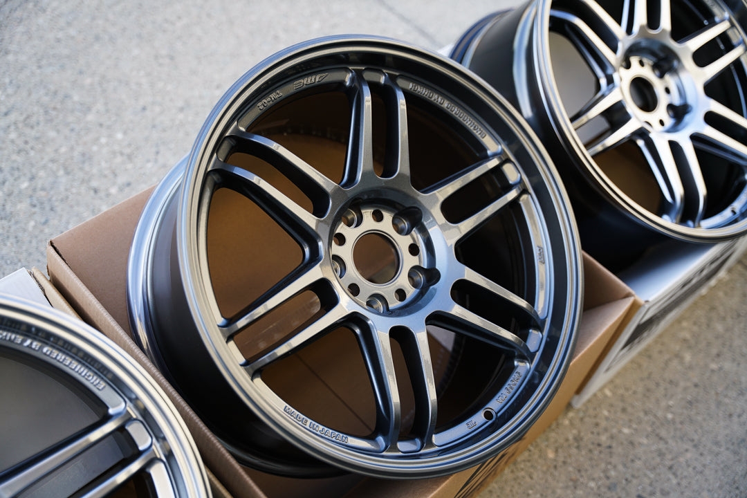 AME Tracer TM02 / 18x9.5 +38 / 5x114.3 / Negro pistola